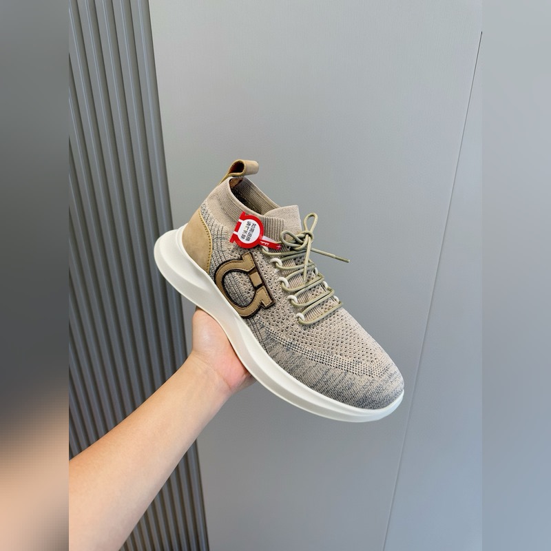 Ferragamo Gancini飛織低幫運(yùn)動(dòng)鞋采用混色紋理的技術(shù)性雙面針織面料