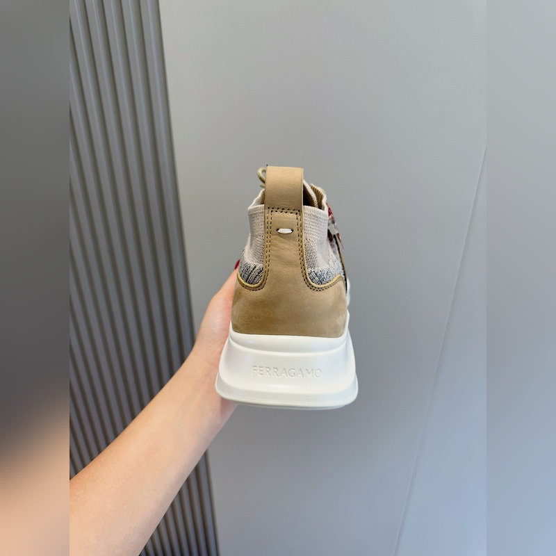 Ferragamo Gancini飛織低幫運(yùn)動(dòng)鞋采用混色紋理的技術(shù)性雙面針織面料