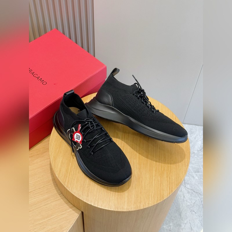 Ferragamo Gancini飛織低幫運動鞋采用混色紋理的技術性雙面針織面料