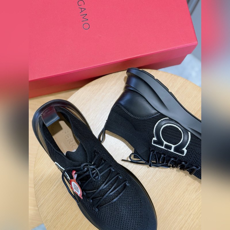 Ferragamo Gancini飛織低幫運動鞋采用混色紋理的技術性雙面針織面料