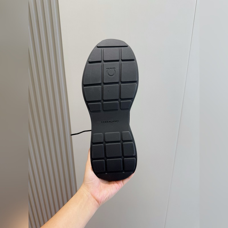 Ferragamo Gancini飛織低幫運動鞋采用混色紋理的技術性雙面針織面料