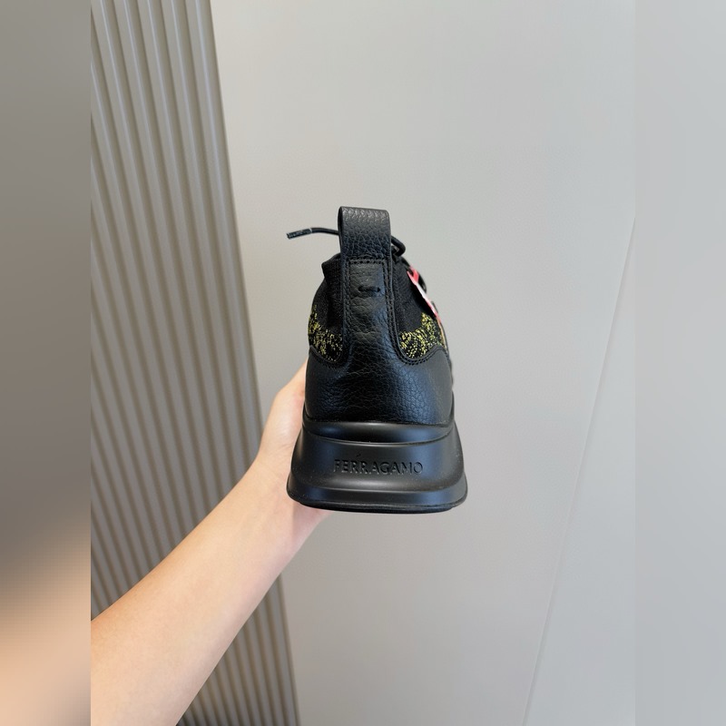 Ferragamo Gancini飛織低幫運動鞋采用混色紋理的技術性雙面針織面料