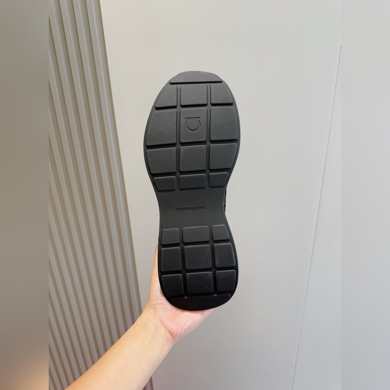 Ferragamo Gancini飛織低幫運動鞋采用混色紋理的技術性雙面針織面料