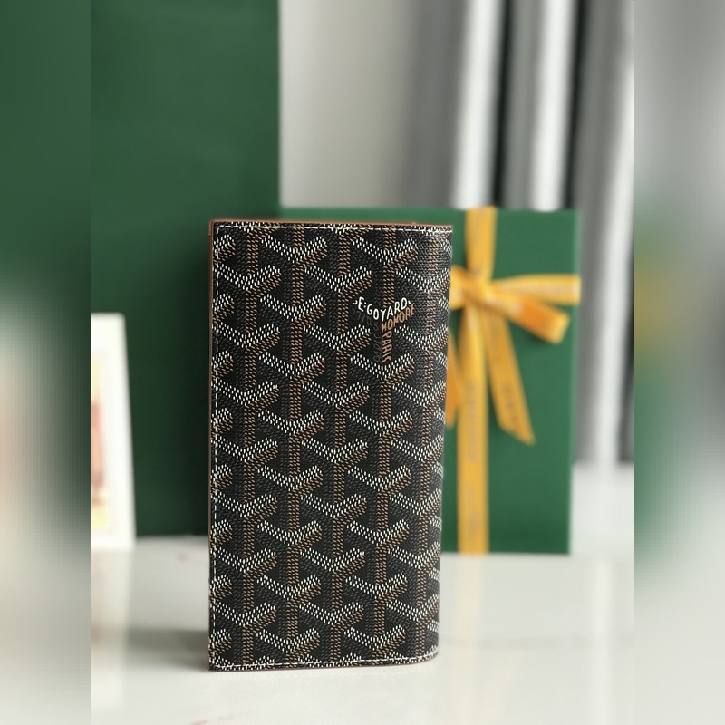 戈雅 Saint-Lambert 是由Goyardine 帆布配頭層小牛皮精心制