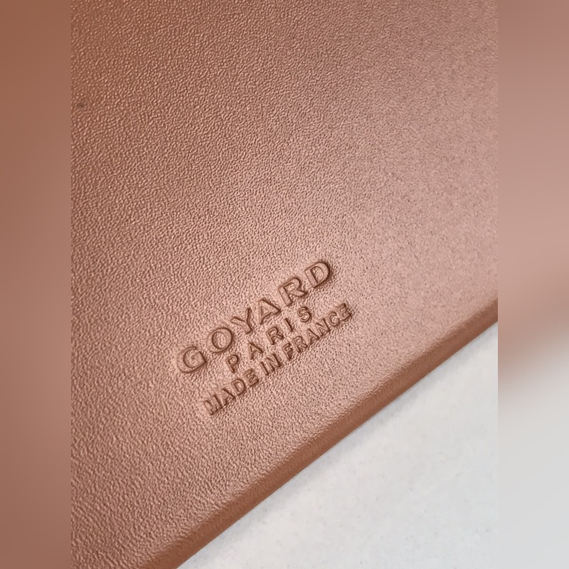 戈雅 Saint-Lambert 是由Goyardine 帆布配頭層小牛皮精心制