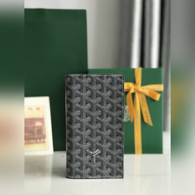 戈雅 Saint-Lambert 是由Goyardine 帆布配頭層小牛皮精心制