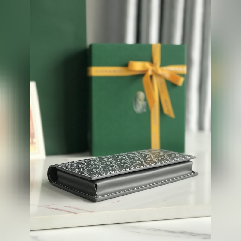 戈雅 Saint-Lambert 是由Goyardine 帆布配頭層小牛皮精心制