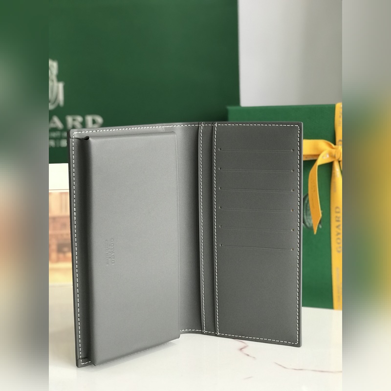 戈雅 Saint-Lambert 是由Goyardine 帆布配頭層小牛皮精心制