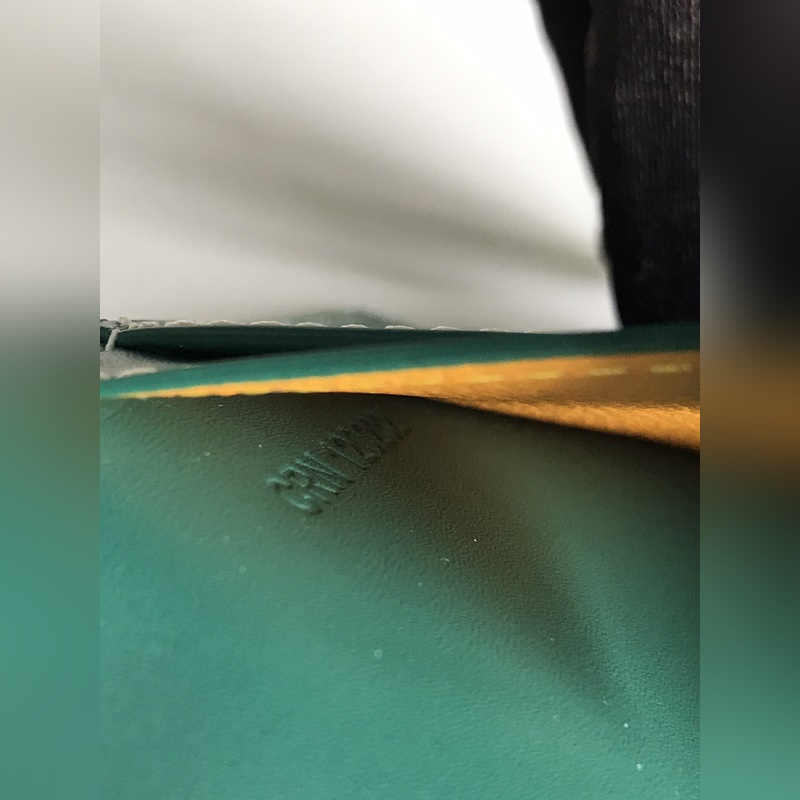 戈雅 Saint-Lambert 是由Goyardine 帆布配頭層小牛皮精心制