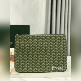 戈雅 卡其綠銀彩。 SENAT手拿包MGM尺寸同A4紙大小，可用作文件袋，可放i