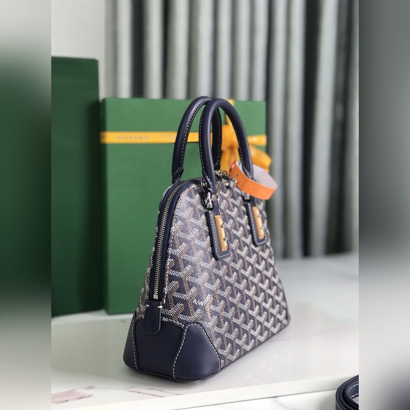Goyard Vend?me貝殼包 傳承了品牌獨(dú)一無二的工藝風(fēng)格和精湛技術(shù)：可拆