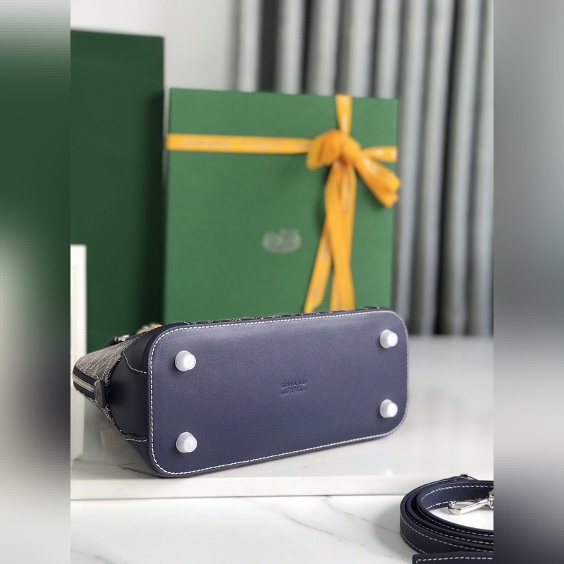 Goyard Vend?me貝殼包 傳承了品牌獨(dú)一無二的工藝風(fēng)格和精湛技術(shù)：可拆