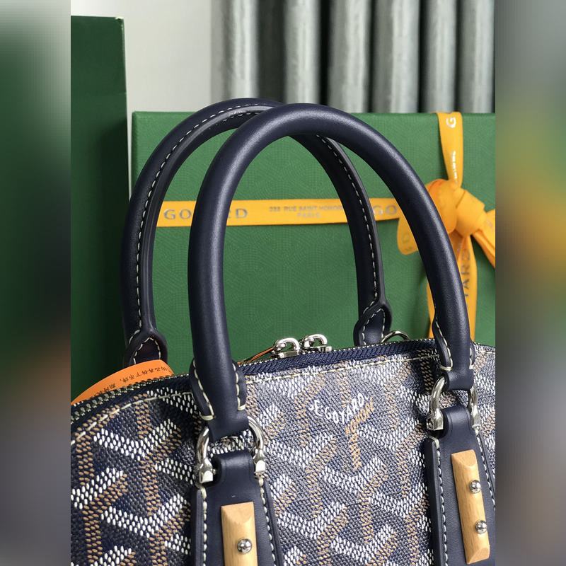 Goyard Vend?me貝殼包 傳承了品牌獨(dú)一無二的工藝風(fēng)格和精湛技術(shù)：可拆