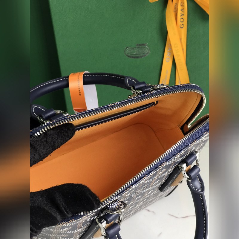 Goyard Vend?me貝殼包 傳承了品牌獨(dú)一無二的工藝風(fēng)格和精湛技術(shù)：可拆