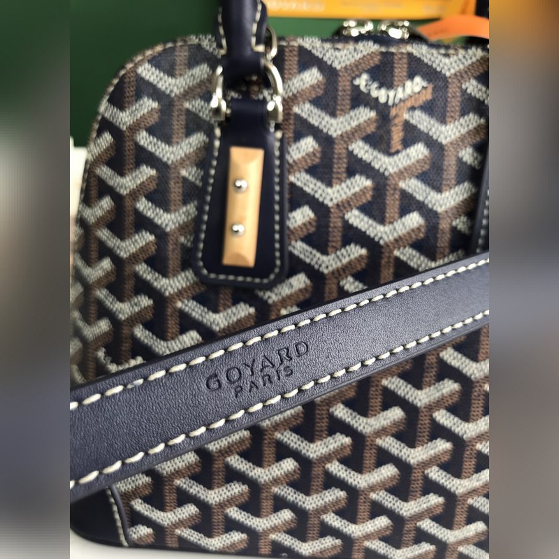 Goyard Vend?me貝殼包 傳承了品牌獨(dú)一無二的工藝風(fēng)格和精湛技術(shù)：可拆