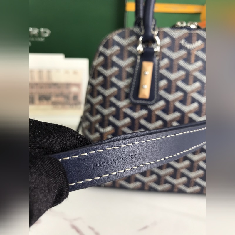 Goyard Vend?me貝殼包 傳承了品牌獨(dú)一無二的工藝風(fēng)格和精湛技術(shù)：可拆