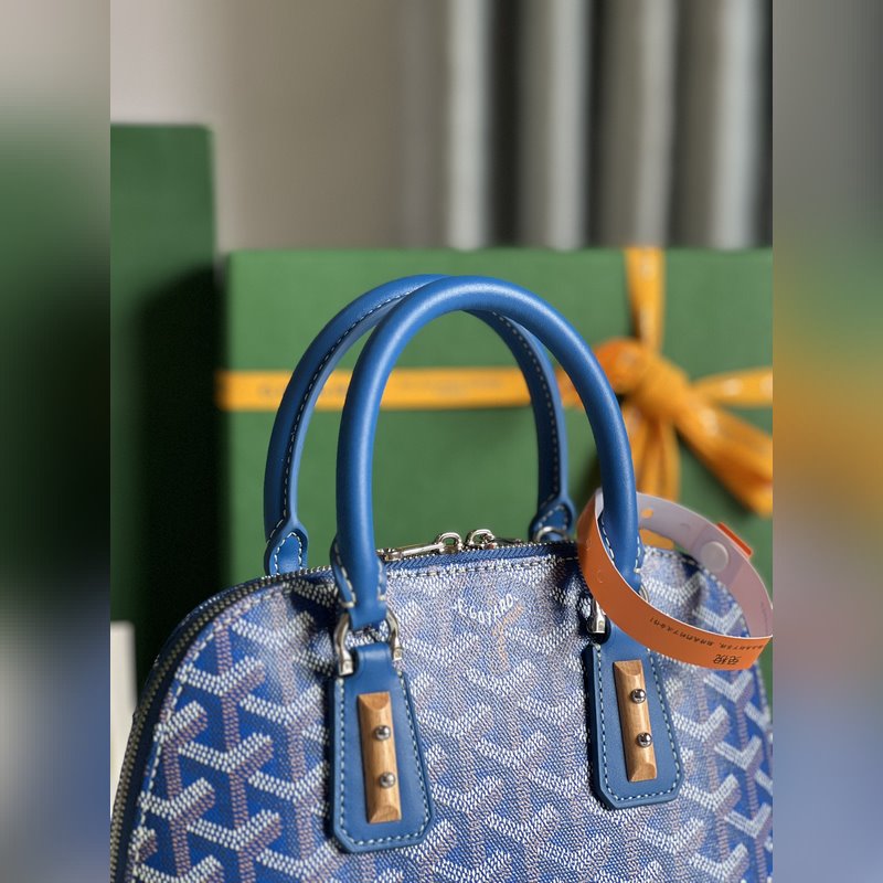 Goyard Vend?me貝殼包 傳承了品牌獨(dú)一無二的工藝風(fēng)格和精湛技術(shù)：可拆
