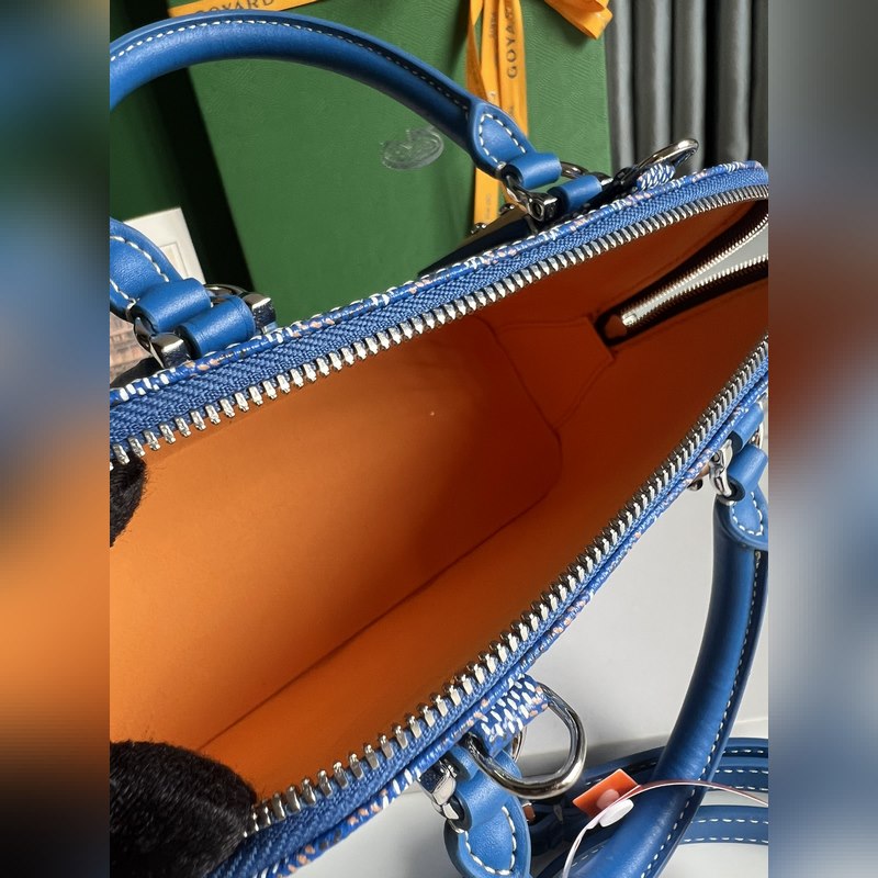 Goyard Vend?me貝殼包 傳承了品牌獨(dú)一無二的工藝風(fēng)格和精湛技術(shù)：可拆