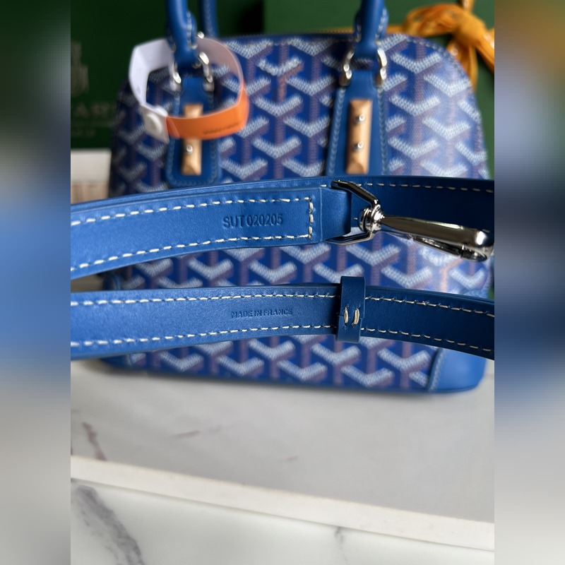 Goyard Vend?me貝殼包 傳承了品牌獨(dú)一無二的工藝風(fēng)格和精湛技術(shù)：可拆