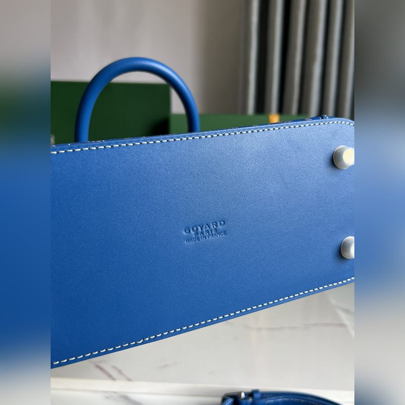Goyard Vend?me貝殼包 傳承了品牌獨(dú)一無二的工藝風(fēng)格和精湛技術(shù)：可拆
