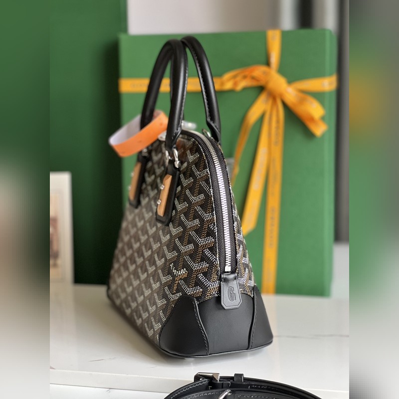 Goyard Vend?me貝殼包 傳承了品牌獨一無二的工藝風格和精湛技術：可拆