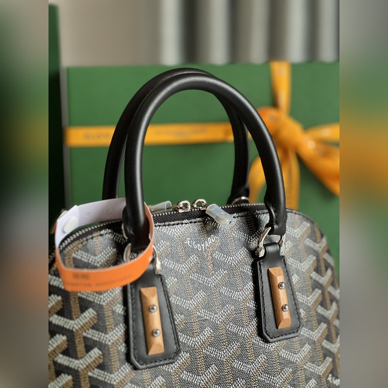 Goyard Vend?me貝殼包 傳承了品牌獨一無二的工藝風格和精湛技術：可拆