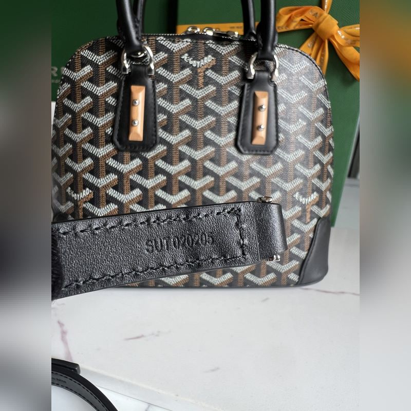 Goyard Vend?me貝殼包 傳承了品牌獨一無二的工藝風格和精湛技術：可拆