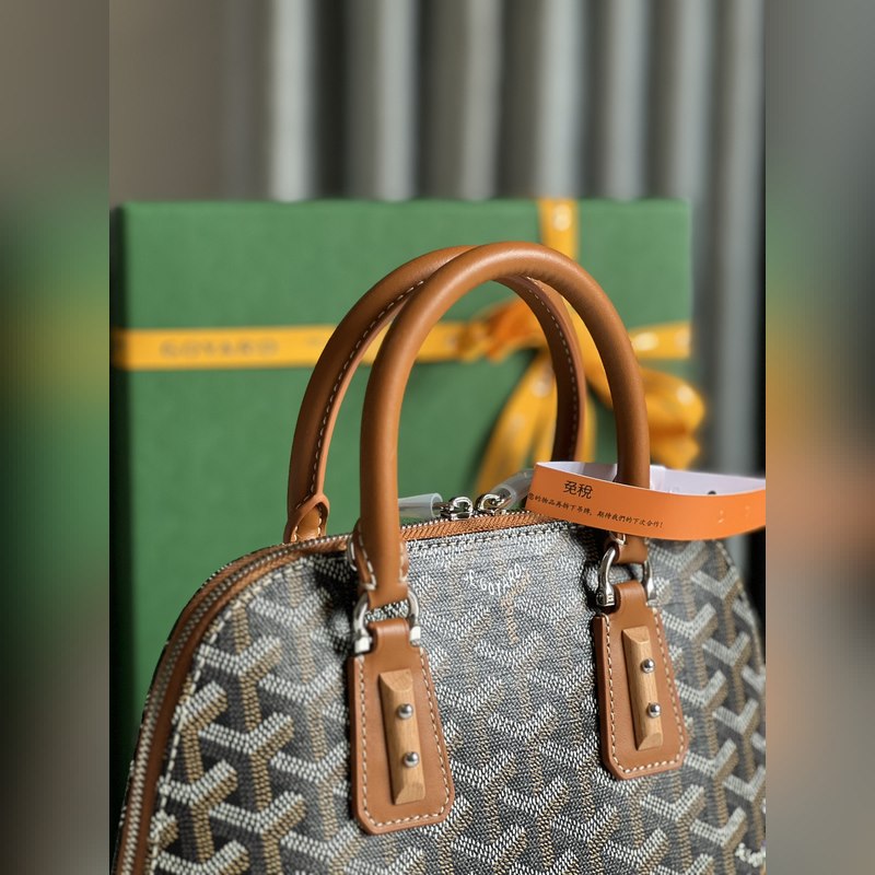 Goyard Vend?me貝殼包 傳承了品牌獨一無二的工藝風格和精湛技術：可拆