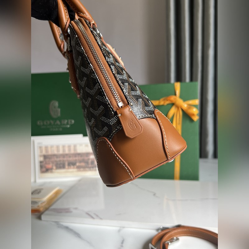 Goyard Vend?me貝殼包 傳承了品牌獨一無二的工藝風格和精湛技術：可拆