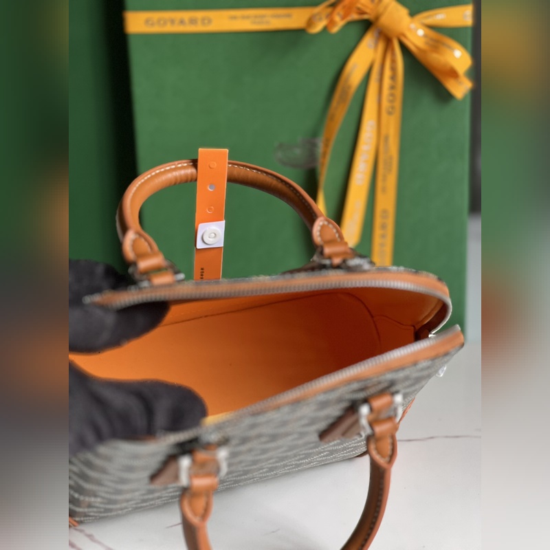 Goyard Vend?me貝殼包 傳承了品牌獨一無二的工藝風格和精湛技術：可拆