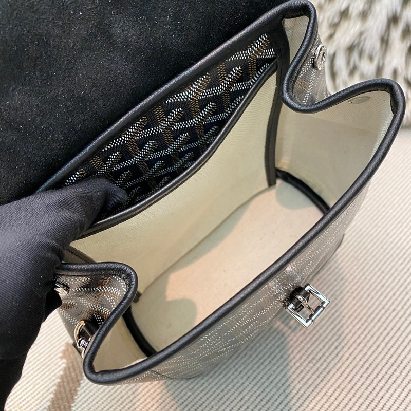 戈雅 Alpin迷你包 手工打造新二代！以Goyard秉承的傳統(tǒng)工藝，在細節(jié)之處