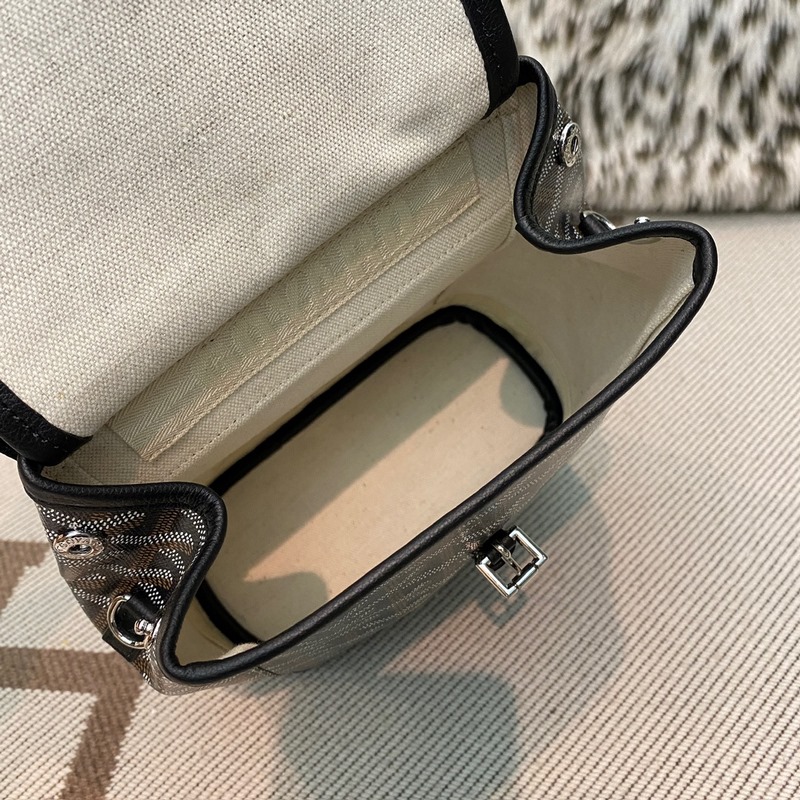 戈雅 Alpin迷你包 手工打造新二代！以Goyard秉承的傳統(tǒng)工藝，在細節(jié)之處