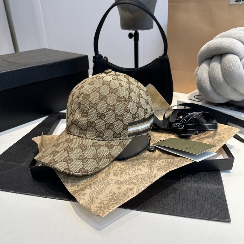 這款單品出自Gucci Lido系列，設計靈感源自意大利海岸的夏日風情和海灘俱樂