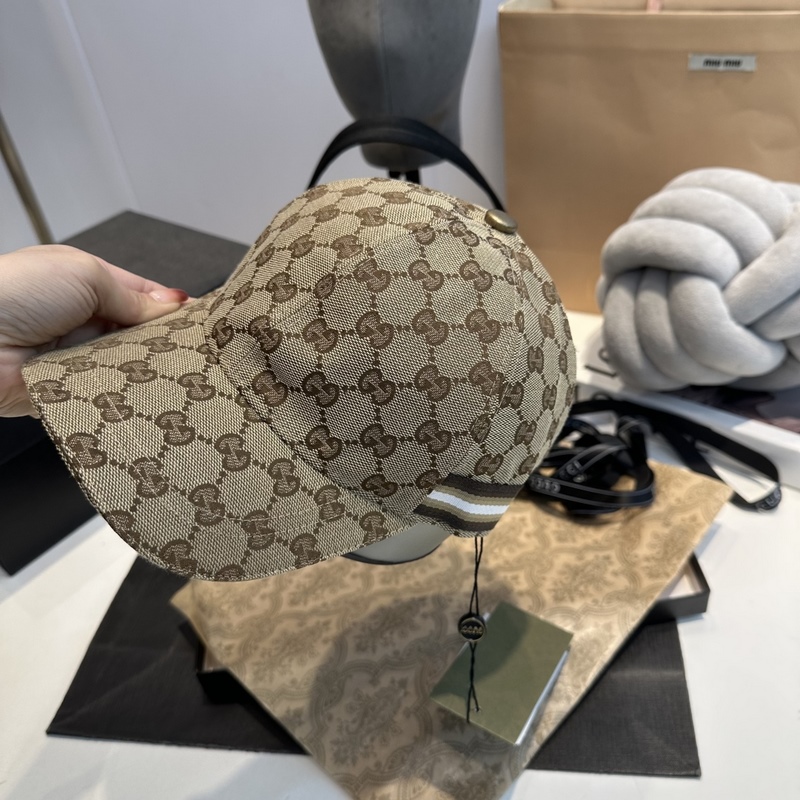 這款單品出自Gucci Lido系列，設計靈感源自意大利海岸的夏日風情和海灘俱樂