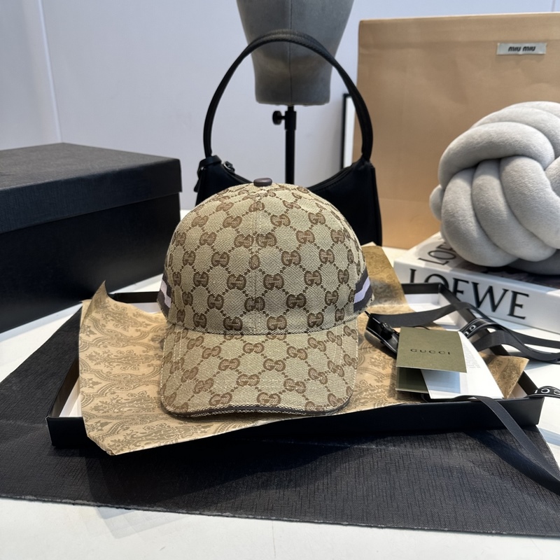 這款單品出自Gucci Lido系列，設計靈感源自意大利海岸的夏日風情和海灘俱樂