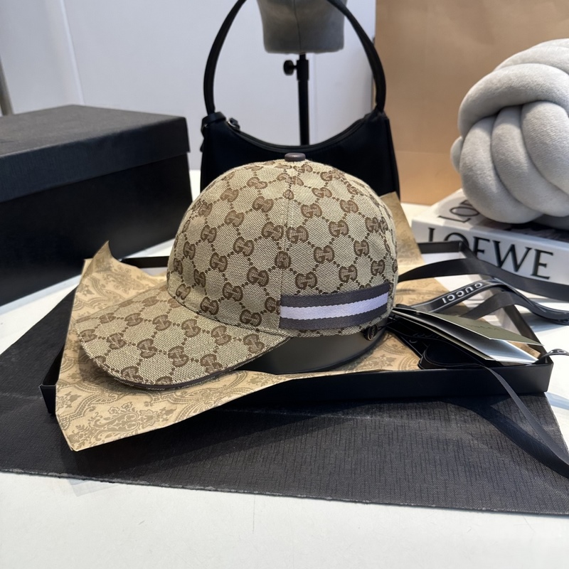 這款單品出自Gucci Lido系列，設計靈感源自意大利海岸的夏日風情和海灘俱樂