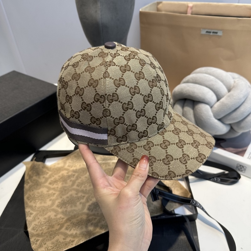 這款單品出自Gucci Lido系列，設計靈感源自意大利海岸的夏日風情和海灘俱樂