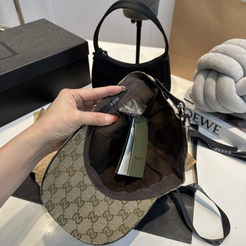 這款單品出自Gucci Lido系列，設計靈感源自意大利海岸的夏日風情和海灘俱樂