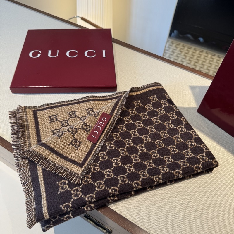 25新款GG風(fēng)格字母 180*47cm.100%羊毛 飾以經(jīng)典的 GG 圖案，該