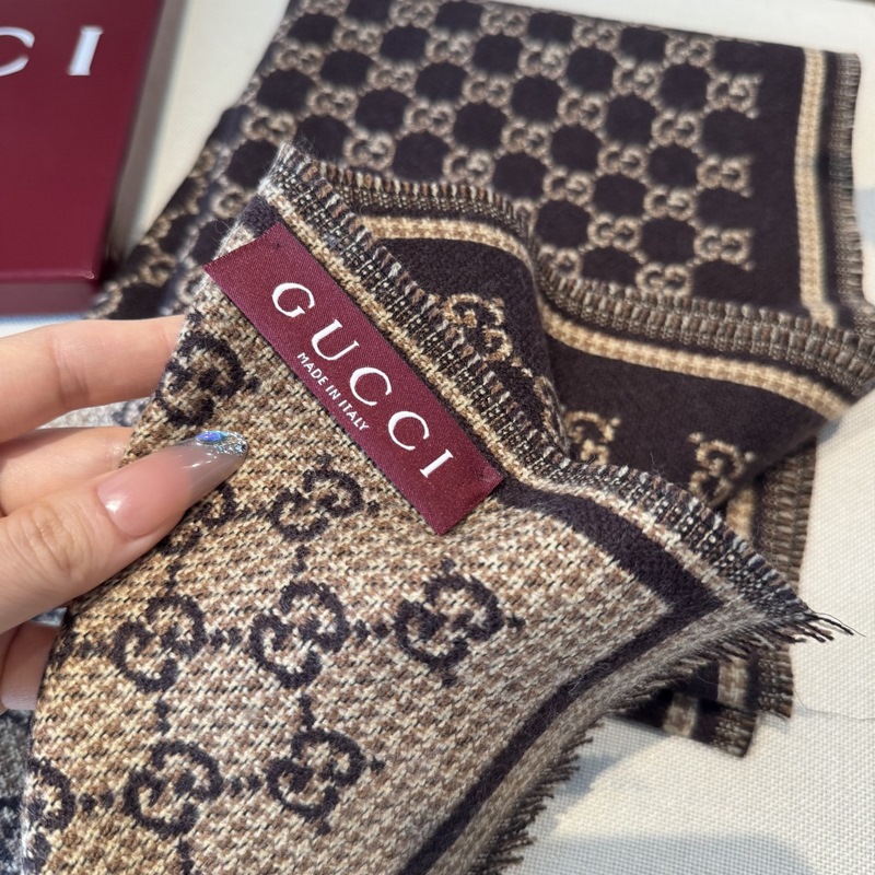 25新款GG風(fēng)格字母 180*47cm.100%羊毛 飾以經(jīng)典的 GG 圖案，該