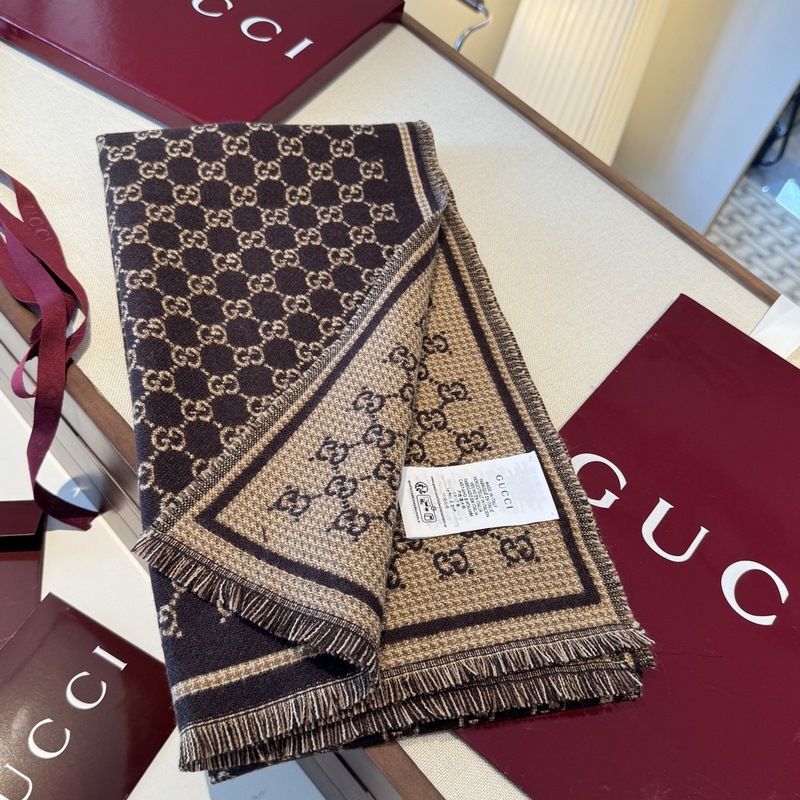 25新款GG風(fēng)格字母 180*47cm.100%羊毛 飾以經(jīng)典的 GG 圖案，該
