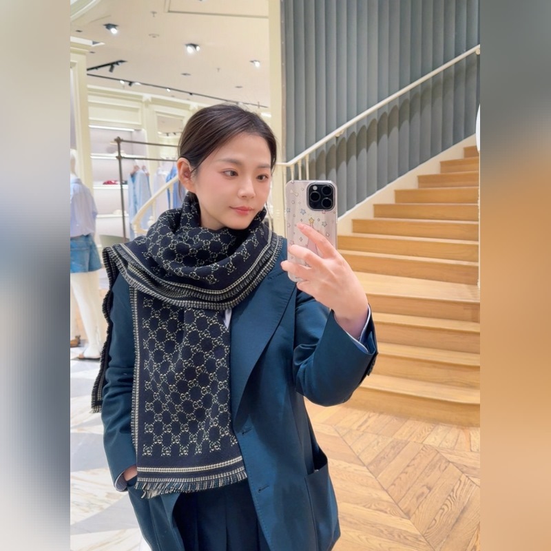 25新款GG風格字母 180*47cm.100%羊毛 飾以經典的 GG 圖案，該