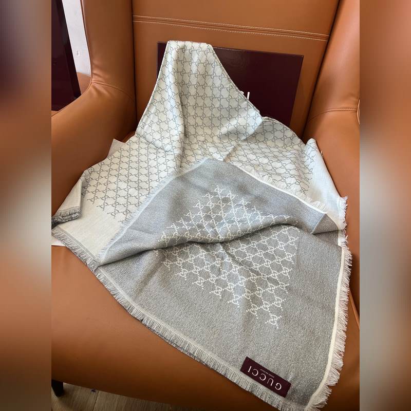 米灰色！ GUCCI難得一見的經典雙面buling 大方巾 絕非市場你看花了眼的