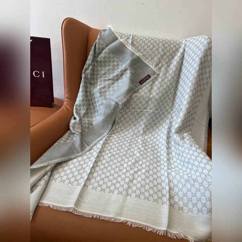 米灰色！ GUCCI難得一見的經典雙面buling 大方巾 絕非市場你看花了眼的