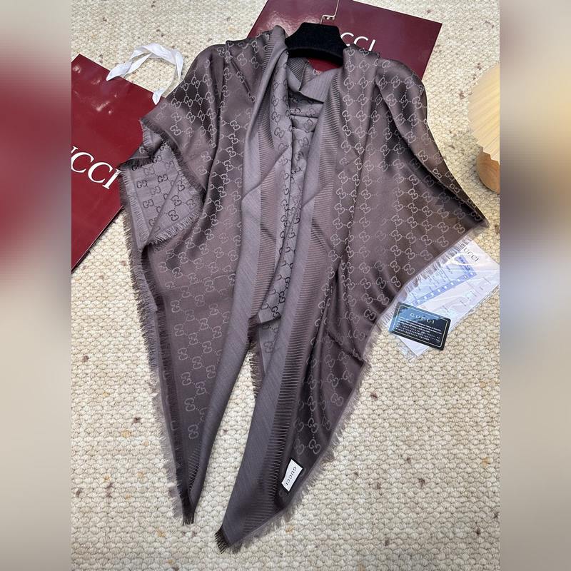 Gucci方巾尾單！打算下單的親最好最好專櫃選好顔色！說實話，我也是初見如此如此