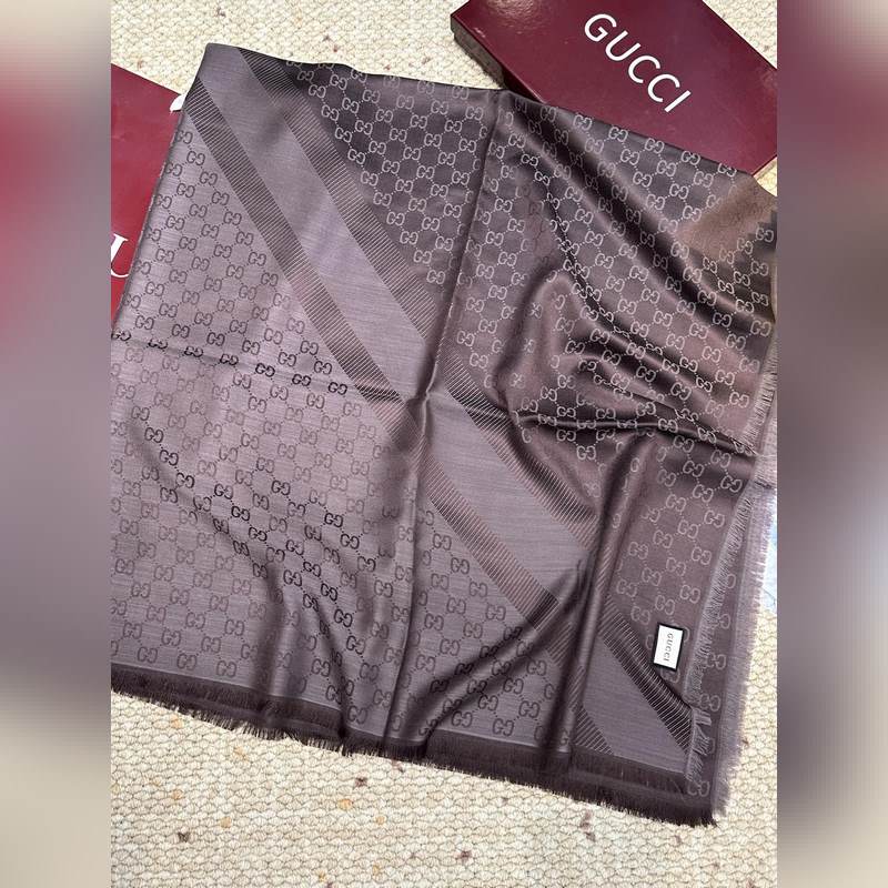 Gucci方巾尾單！打算下單的親最好最好專櫃選好顔色！說實話，我也是初見如此如此