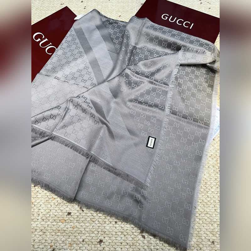 Gucci方巾尾單！打算下單的親最好最好專櫃選好顔色！說實話，我也是初見如此如此