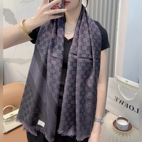 Gucci方巾尾單！打算下單的親最好最好專櫃選好顔色！說實(shí)話，我也是初見如此如此