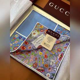 Gucci互扣式雙G花卉雙面異色印花桑蠶絲斜紋方巾 尺寸：90x90cm 材質(zhì)：