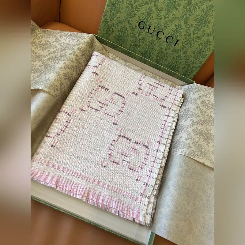 GUCCI 24年冬季雙G格紋新色玫粉色 好溫柔的配色~雙面設計， 罕見的坑條絞